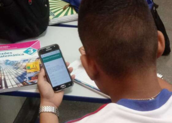 VG proíbe uso de celular em sala de aula