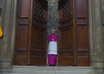 Conclave: fumaça preta demorou mais a sair do que em votações anteriores; entenda os possíveis motivos