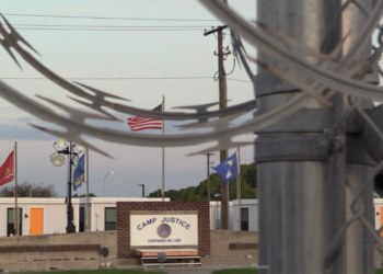 Imigrante ilegal do Brasil processa governo Trump: “Sou transgênero”