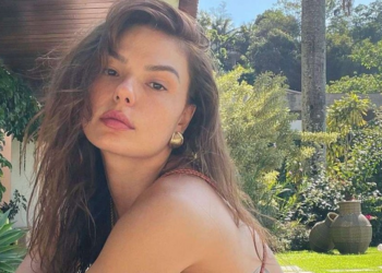 Após festão de casamento luxuoso, Isis Valverde curte praia no Rio: ‘Ma skin’