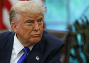 Trump quer levar primeiros 'refugiados' brancos da África do Sul para os EUA na próxima semana, diz jornal