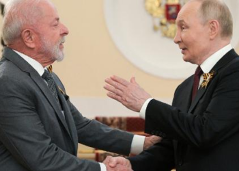 Lula critica tarifas dos EUA em reunião com Putin e líderes na Rússia