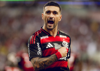 Flamengo vence o Bahia no Maracanã e assume a liderança do Brasileirão