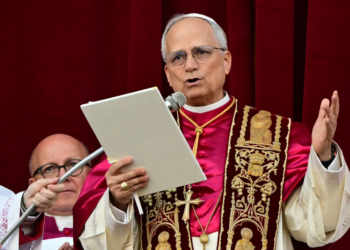 ASSISTA: papa Leão XIV faz oração na Praça de São Pedro