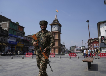 Índia e Paquistão seguem com cessar-fogo no domingo, apesar de troca de acusações e explosões na noite anterior