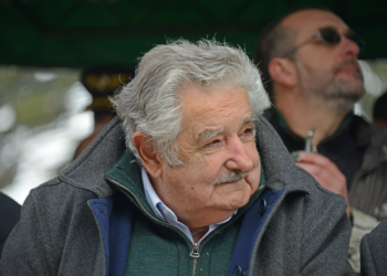 Antes de morrer, Mujica disse que queria ser enterrado na chácara em que morava, ao lado da cachorra
