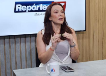 Terapeuta: Excesso de controle e falsos elogios são sinais de um relacionamento abusivo