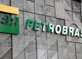 Petroleiros planejam greve após Petrobras anunciar política de austeridade
