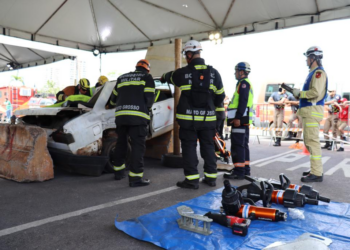 Bombeiros mostram técnica e agilidade durante 3º Desafio de Salvamento Veicular