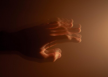 Fim dos tremores? Nova tecnologia contra o Parkinson entrega resultados surpreendentes