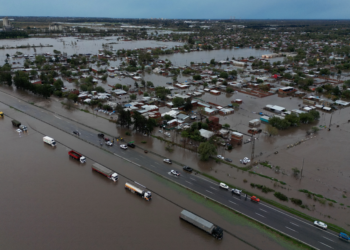 Mais de mil pessoas são evacuadas por fortes chuvas na Argentina