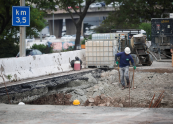 Marginal Tietê ganha novo acesso após abertura de cratera na pista