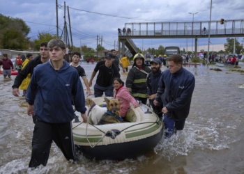Enchentes na Argentina: quase 3 mil pessoas são evacuadas; três estão desaparecidas