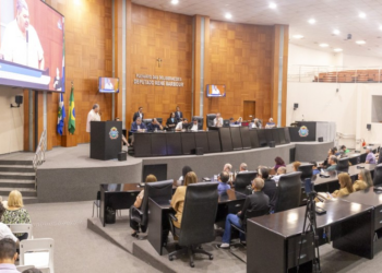 Deputados são contra fechamento da Santa Casa e cobram definição do Estado