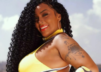 Rosiane Pinheiro se joga na dança e vai até o chão ao som de ‘É o Tchan!’Relembrando’