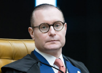 ‘Mensagens reveladoras’ fazem Zanin prorrogar investigação sobre esquema de venda de sentenças