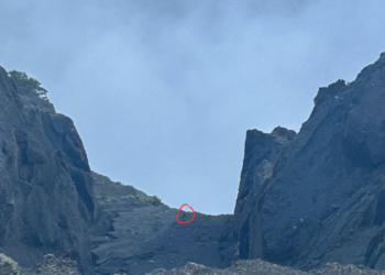 Irmã de brasileira que caiu em trilha na Indonésia diz que jovem está escorregando: 'Talvez não sobreviva, está cada vez mais fraca'