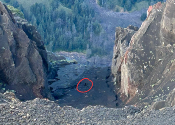 Montanhistas chegam até brasileira que caiu em trilha na Indonésia após 16 horas de espera