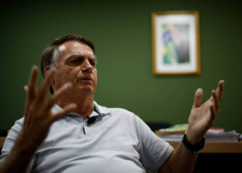 Bolsonaro é diagnosticado com pneumonia viral tratável com antibiótico