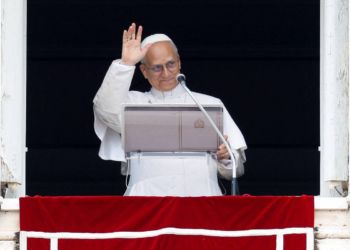 Humanidade pede paz, diz papa Leão 14 após ataques dos EUA ao Irã