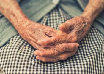 Drogados espancan avó e arrancan dentes de vizinha