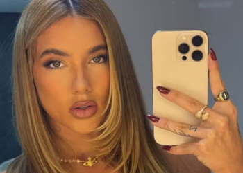 Virginia Fonseca exibe tanquinho chapado e bronzeado em selfie no espelho: ´Trincada’