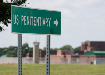 Detentos transgênero devem seguir recebendo tratamento hormonal em prisões dos EUA, decide juiz