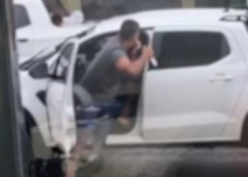 Criminoso que esfaqueou homem no trânsito é mantido preso