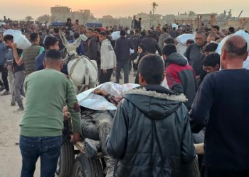 Ataque a ponto de ajuda humanitária deixa 31 palestinos mortos em Gaza