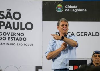 Vídeo com fala de Tarcísio é vaiado em evento sobre cidades em SP