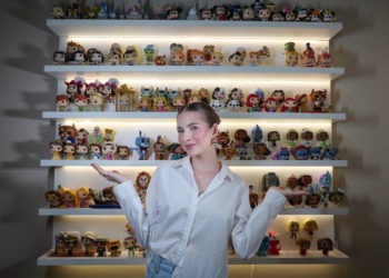 Colecionar brinquedos tem significado afetivo para adultos e vai além da moda