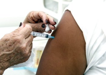 Vacinação contra gripe passa a ser aplicada em todos os públicos a partir desta terça-feira (1º)