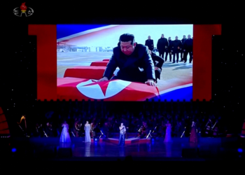 Kim Jong-un se emociona em homenagem a soldados da Coreia do Norte mortos na guerra