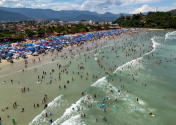 Ubatuba proíbe tendas e barracas nas praias e limita tamanho de guarda-sol