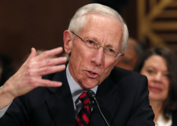 Morre Stanley Fischer, influente economista que atuou no Fed e no FMI