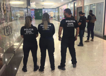 Polícia cumpre mandados de busca e apreensão em loja do Shopping Goiabeiras