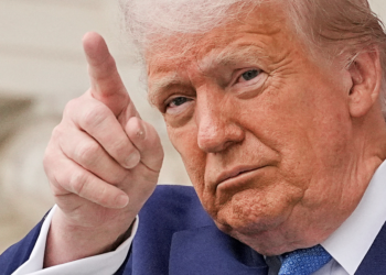 Trump publica ordem que proíbe Harvard de admitir estudantes estrangeiros