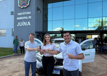 Elizeu Nascimento entrega plantadeira e veículo em Sapezal e Juína