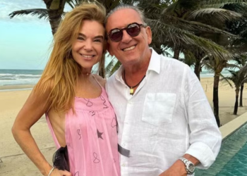 Galvão Bueno e Desirée Soares curtem praia no Ceará: ‘Do jeitinho q a gente gosta!’