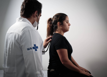 Brasil atinge meta de médicos em atenção primária, mas rotatividade é alta em locais mais pobres