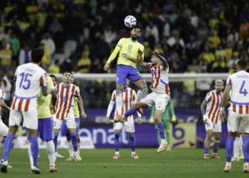Brasil vence Paraguai e garante vaga na Copa do Mundo; Ancelotti celebra primeira vitória 