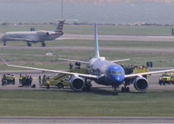 Avião sai da pista após pouso em aeroporto de Boston, nos Estados Unidos
