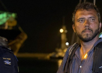 Ativista brasileiro que foi preso por Israel após tentar ir para Gaza chega a São Paulo