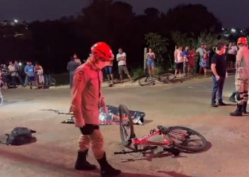 Adolescente de 13 anos morre em acidente entre bicicleta e caminhão