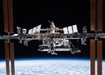 Agência russa anuncia reparo de vazamento na Estação Espacial Internacional