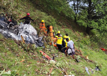 Helicóptero cai na Índia e mata 7 pessoas