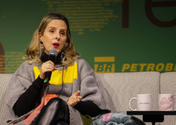 'Estou rindo da minha própria personagem há 25 anos', diz Tati Bernardi