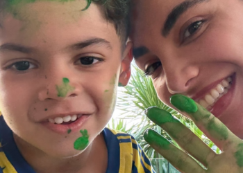 Gabriela Versiani registra momento fofo com Léo, filho de Murilo Huff: ‘Bagunça’