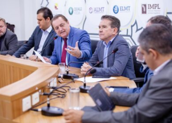 ALMT empossa Professora Graciele e Baiano Filho como novos deputados estaduais