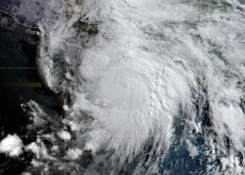Furacão Erick sobe para categoria 4, considerada 'extremamente perigosa'